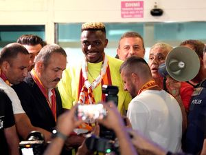 Usaha Man United Dapatkan Osimhen Terganjal Gaji Mahal!