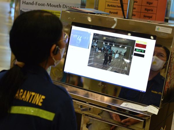 Potret Petugas Antisipasi Penyebaran Mpox di Bandara Bali