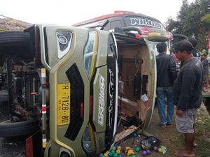 Kondisi 2 Pelajar Korban Mikrobus Terguling di Banjarnegara Kondisi 2 Pelajar Korban Mikrobus Terguling di Banjarnegara