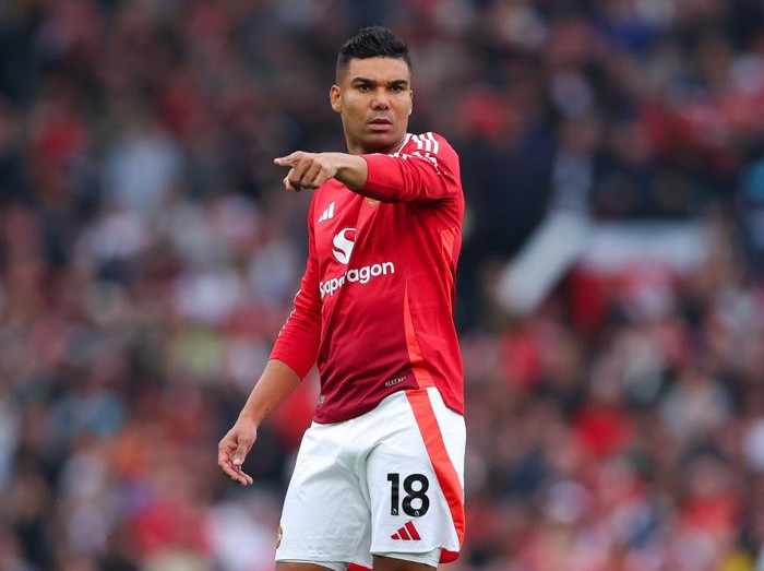 MANCHESTER, ENGLAND - SEPTEMBER 01: Casemiro of Manchester United during the Premier League match between Manchester United FC and Liverpool FC at Old Trafford on September 01, 2024 in Manchester, England. (Photo by James Gill - Danehouse/Getty Images)