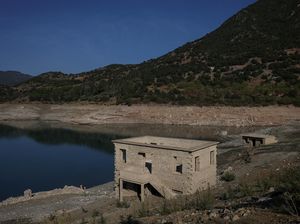 Desa Kallio yang Tenggelam Muncul Lagi saat Danau Mornos Kekeringan Desa Kallio yang Tenggelam Muncul Lagi saat Danau Mornos Kekeringan