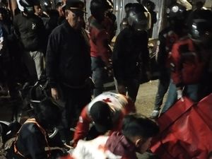 Petaka Dua Wanita Akibat Terobos Palang Perlintasan Kereta Petaka Dua Wanita Akibat Terobos Palang Perlintasan Kereta