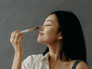 Apa Itu Eksfoliasi Wajah? Ini Jenis dan Manfaatnya untuk Perawatan Kulit