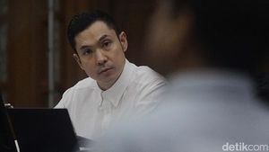 Jalani Sidang, Harvey Moeis Serius Dengarkan Keterangan Saksi