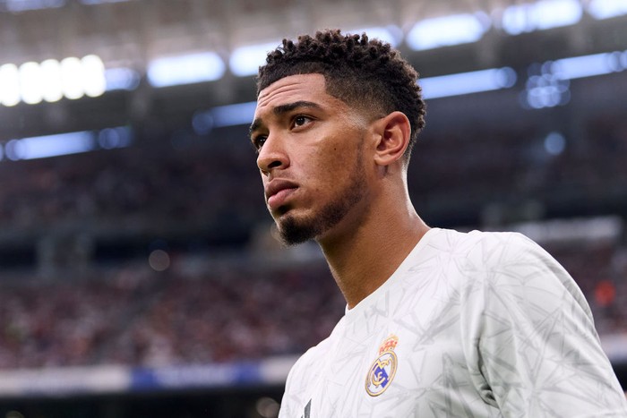 MADRID, SPAIN - AUGUST 25: Jude Bellingham of Real Madrid CF  looks on prior the game the La Liga match between Real Madrid CF and Real Valladolid CF at Estadio Santiago Bernabeu on August 25, 2024 in Madrid, Spain. (Photo by Diego Souto/Getty Images)