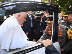 Kapolri Unggah Momen Salami Paus Fransiskus: Bangga Bisa Bertemu Beliau