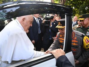 Kapolri Unggah Momen Salami Paus Fransiskus: Bangga Bisa Bertemu Beliau