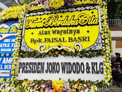 Jokowi hingga Erick Thohir Kirim Bunga Dukacita untuk Faisal Basri