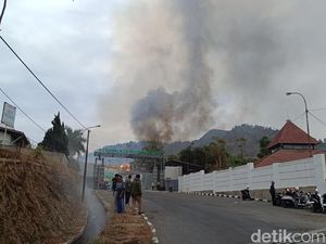 Penampakan Pabrik Benang di Sumedang Kebakaran, Api Masih Menyala Penampakan Pabrik Benang di Sumedang Kebakaran, Api Masih Menyala