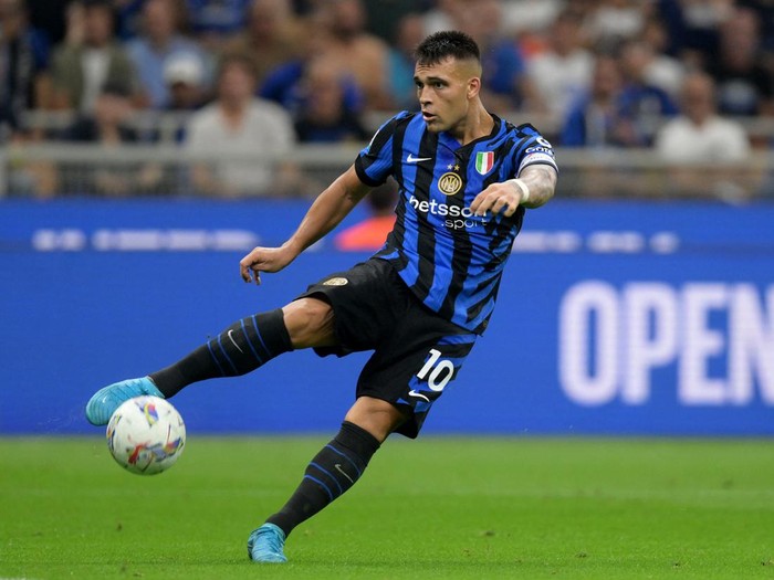 Soccer Football - Serie A - Inter Milan v Atalanta - San Siro, Milan, Italy - August 30, 2024 Inter Milans Lautaro Martinez in action REUTERS/Daniele Mascolo
