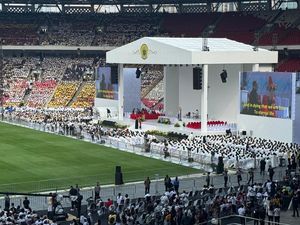 Lyodra Ikut Nyanyi Bareng Jelang Misa Akbar Paus Fransiskus di GBK