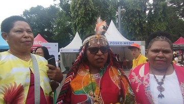 Cerita Warga Papua Rela Keluar Biaya Besar demi Misa Paus Fransiskus di GBK