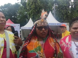 Cerita Warga Papua Rela Keluar Biaya Besar demi Misa Paus Fransiskus di GBK Cerita Warga Papua Rela Keluar Biaya Besar demi Misa Paus Fransiskus di GBK