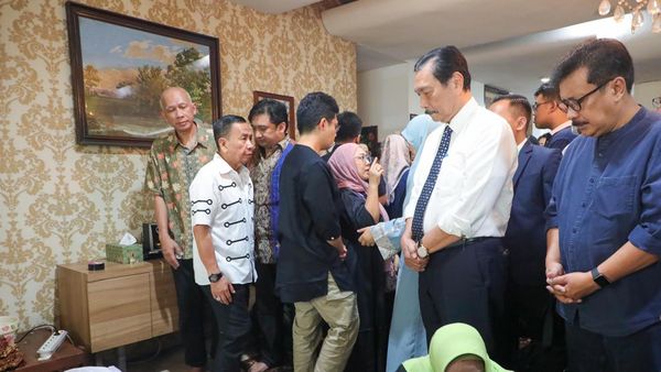 Momen Para Pejabat yang Pernah Dikritik Hadir Melayat Faisal Basri