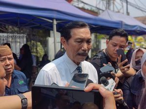 Luhut Sebut 27 Ribu Aplikasi Pemerintah Bakal Digabung, Subsidi Jadi Satu Pintu Luhut Sebut 27 Ribu Aplikasi Pemerintah Bakal Digabung, Subsidi Jadi Satu Pintu