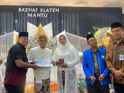 Meriahnya Baznas Mantu di Klaten, Mempelai Tertua Berusia 73 Tahun