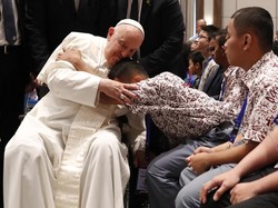 Momen Hangat Paus Fransiskus Bertemu Penyandang Disabilitas di KWI