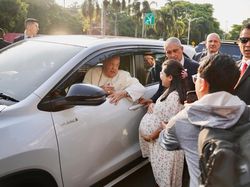 Cerita Haru Pasutri Diberkati Paus Fransiskus Jelang Kelahiran Anak Pertama