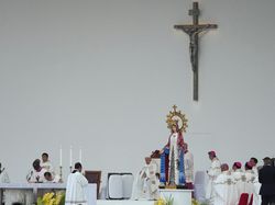 Cerita Warga yang Hadiri Misa Bersama Paus Fransiskus di GBK