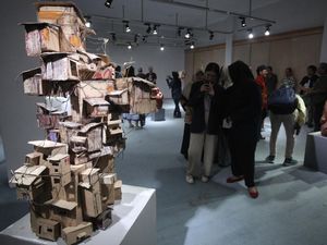 Intip Pameran Seni Rupa Ada dan Tiada di Surabaya