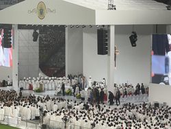 Viva Il Papa Kembali Menggema Saat Paus Fransiskus Tinggalkan Stadion GBK