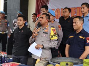 Polisi Gerebek Pengoplosan Gas 3 Kg ke Tabung Portabel di Bekasi Polisi Gerebek Pengoplosan Gas 3 Kg ke Tabung Portabel di Bekasi