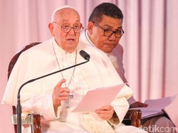 Kursi yang Dipakai Paus Fransiskus Ternyata Buatan 8 Siswa SMK, Ini Ceritanya!