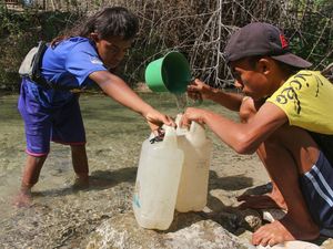 Sulitnya Warga Desa di Kupang Mendapat Air Bersih