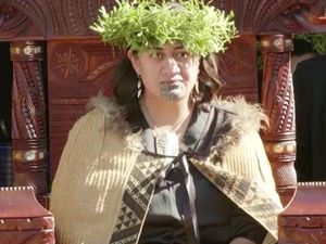 Momen Pengangkatan Ratu Baru di Prosesi Pemakaman Raja Maori Momen Pengangkatan Ratu Baru di Prosesi Pemakaman Raja Maori