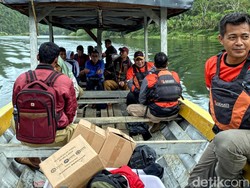 Masalah Serius di Balik Guru di Sukabumi Naik Perahu Bocor ke Sekolah