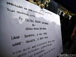 Jenazah Faisal Basri Disalatkan di Masjid Az Zahra