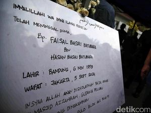 Jenazah Faisal Basri Disalatkan di Masjid Az Zahra Jenazah Faisal Basri Disalatkan di Masjid Az Zahra
