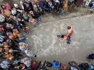 Hari Raya Karo, Tradisi Suku Tengger di Kaki Gunung Semeru Hari Raya Karo, Tradisi Suku Tengger di Kaki Gunung Semeru