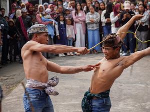 Potret Tradisi Ojung Suku Tengger