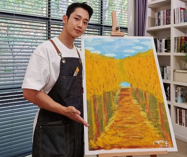 Aktor Jung Hae In dan lukisannya/Foto: Instagram @holyhaein
