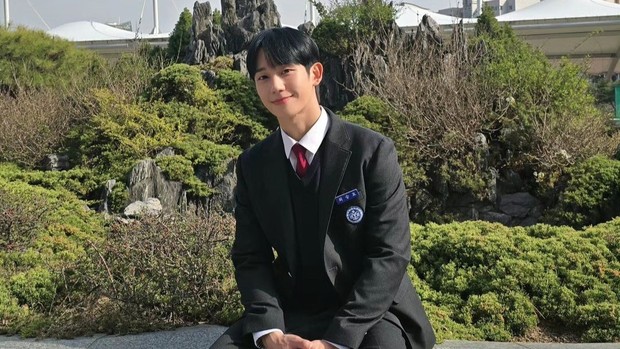 Aktor Jung Hae In/Foto: Instagram @holyhaein
