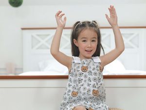 Aurora Travnick, Bocah 4 Tahun dari Indonesia Jadi Model Brand Ternama Singapura Aurora Travnick, Bocah 4 Tahun dari Indonesia Jadi Model Brand Ternama Singapura