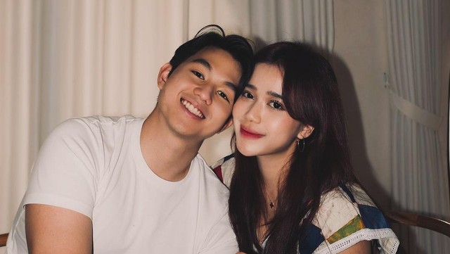Beredar Momen Lamaran Brisia Jodie dan Jonathan Alden Pakai Adat Jawa