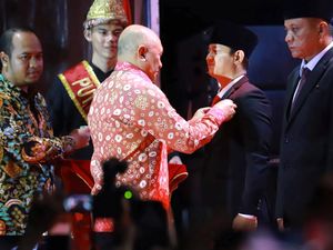 Bupati Trenggalek Raih Penghargaan Satyalencana Wira Karya Bupati Trenggalek Raih Penghargaan Satyalencana Wira Karya