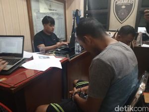 Tangisan Hilman Usai Cekik Mati Nunung di Jatinangor Sumedang Tangisan Hilman Usai Cekik Mati Nunung di Jatinangor Sumedang