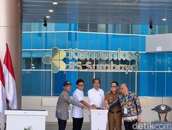 Jokowi Resmikan RS Kemenkes Surabaya, Harap Warga Berobat Dalam Negeri