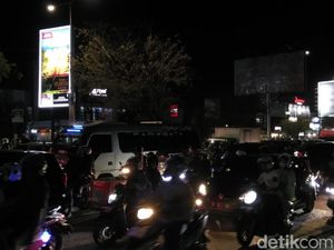 Jalan Urip-Perintis Makassar Macet Parah Malam Ini, Kendaraan Mengular 3 Km Jalan Urip-Perintis Makassar Macet Parah Malam Ini, Kendaraan Mengular 3 Km