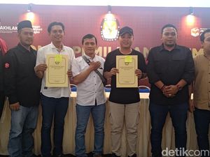 Berkas Pendaftaran 2 Bapaslon Pilkada Banyuwangi Dinyatakan Lengkap Berkas Pendaftaran 2 Bapaslon Pilkada Banyuwangi Dinyatakan Lengkap