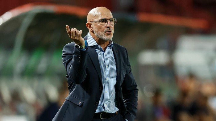 BELGRADE, SERBIA - SEPTEMBER 05: Head coach Luis de la Fuente of Spain reacts during the UEFA Nations League 2024/25 League A Group A4 match between Serbia and Spain at stadium Rajko Mitic on September 05, 2024 in Belgrade, Serbia. (Photo by Srdjan Stevanovic/Getty Images)