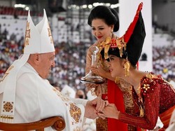 Didoakan Paus Fransiskus 2 Kali, Lyodra: Nggak Mandi-Cuci Tangan Nih