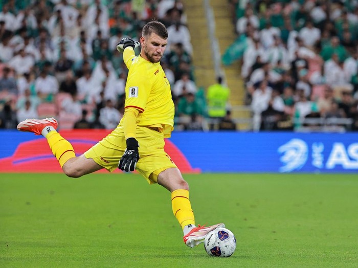 Soccer Football - World Cup - AFC Qualifiers - Group C - Saudi Arabia v Indonesia - King Abdullah Sports City, Jeddah, Saudi Arabia - September 5, 2024 Indonesias Maarten Paes in action REUTERS/Stringer