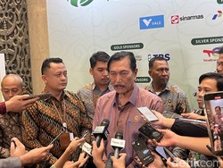 Respons Luhut soal Subsidi KRL Berbasis NIK