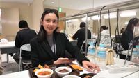 Momen Seru Lyodra Saat Kulineran di Jepang hingga Ngemil Dimsum