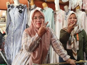 Popularitas Naik, Vivit-Gus Umam Dapat Dukungan Pedagang Pasar Rembang