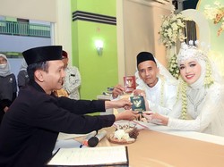 Jalan Terjal Kisah Cinta Karman dan Ara yang Beda Usia 41 Tahun